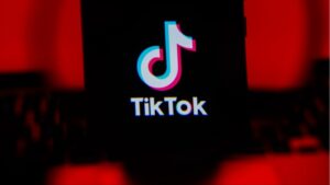 What Is 'Snowball Kiss' on TikTok? - Hi Wild Flower